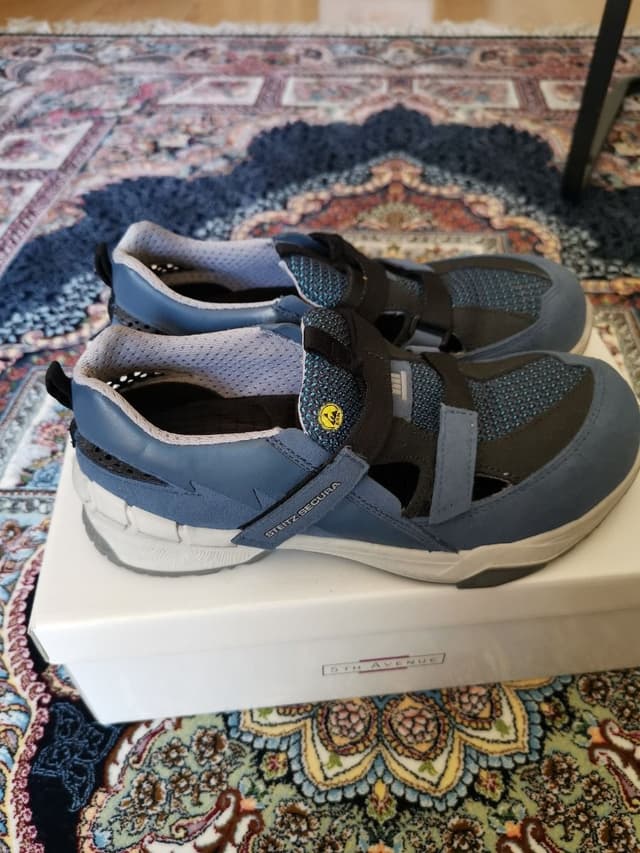 Safety shoes for women size 37