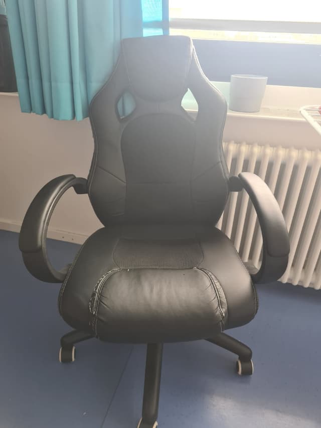 Comfortable SONGMICS Ergonomic Gaming Chair